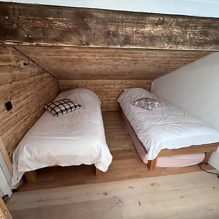 Mountains Spacious Nest 아파트 그리옹